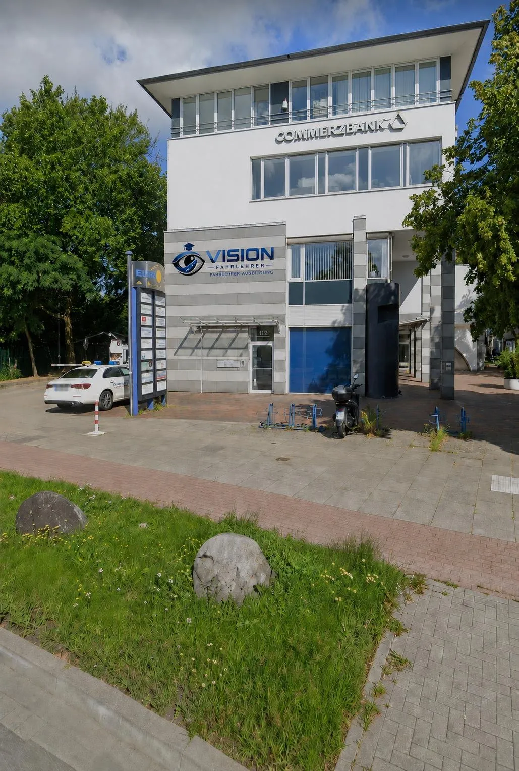 Der Campus von Vision Fahrlehrer an der Europaallee 3 in Norderstedt